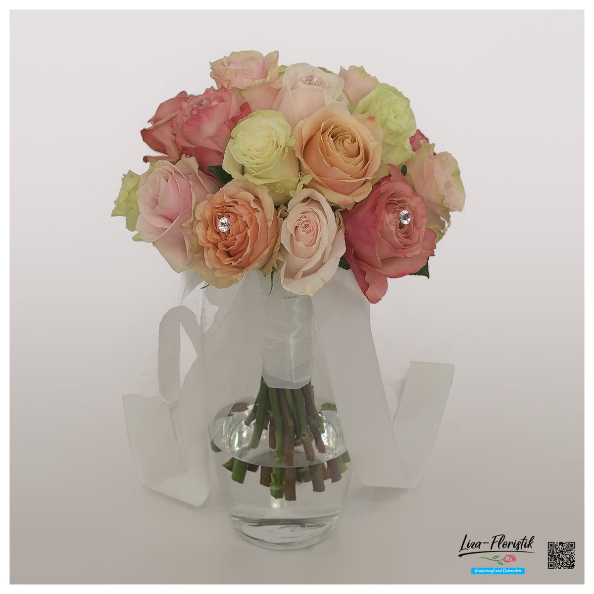 Brautstrauß mit bunten Ecuador Rosen und Glasperlen