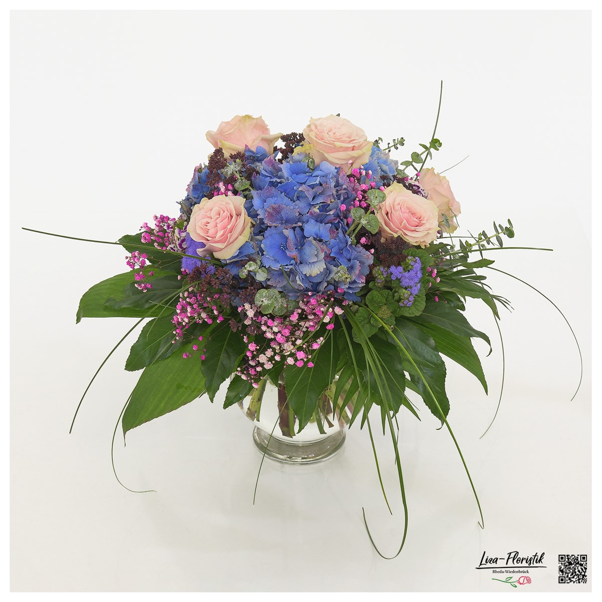 Blumenstrauß mit französischen Hortensien, Ecuador Rosen Pink Mondial, Eukalyptus, Sedum, Bartnelken und Schleierkraut
