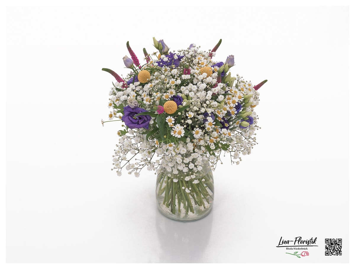 Blumenstrauß mit Lisianthus, Kamille, Craspedia, Veronica und Schleierkraut