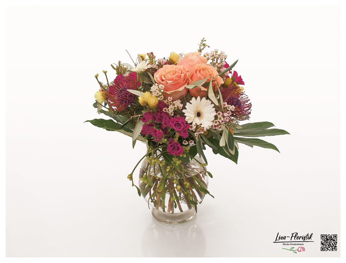 Blumenstrauß mit Kaps, Protea, Rosen, Polyantharosen, Wachsblumen, Eukalyptus und Gerbera