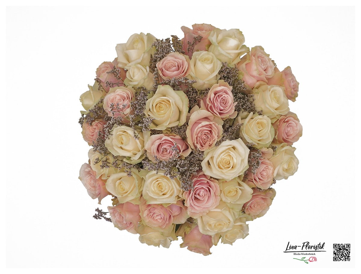 Strauß mit Rosen und Schleierkraut