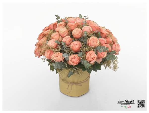 Großer Blumenstrauß mit Rosen, Eukalyptus und Schleierkraut