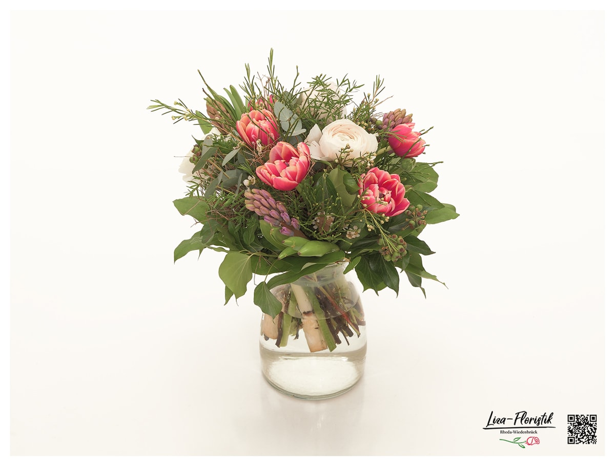 Blumenstrauß mit gefüllten Tulpen, Hyazinthen, Ranunkeln, Eukalyptus und Efeu