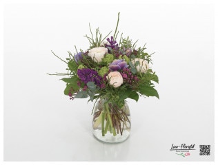 Blumenstrauß mit Ranunkeln, Wachsblumen, Hyazinthen, Anemonen und Schneeball