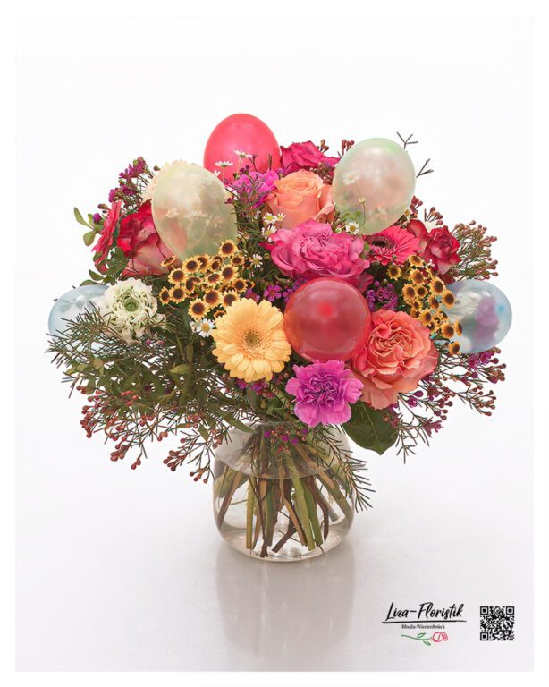 Blumenstrauß mit Rosen, Kamille, Gerbera, Santini, Ranunkeln, Wachsblumen und Ballons