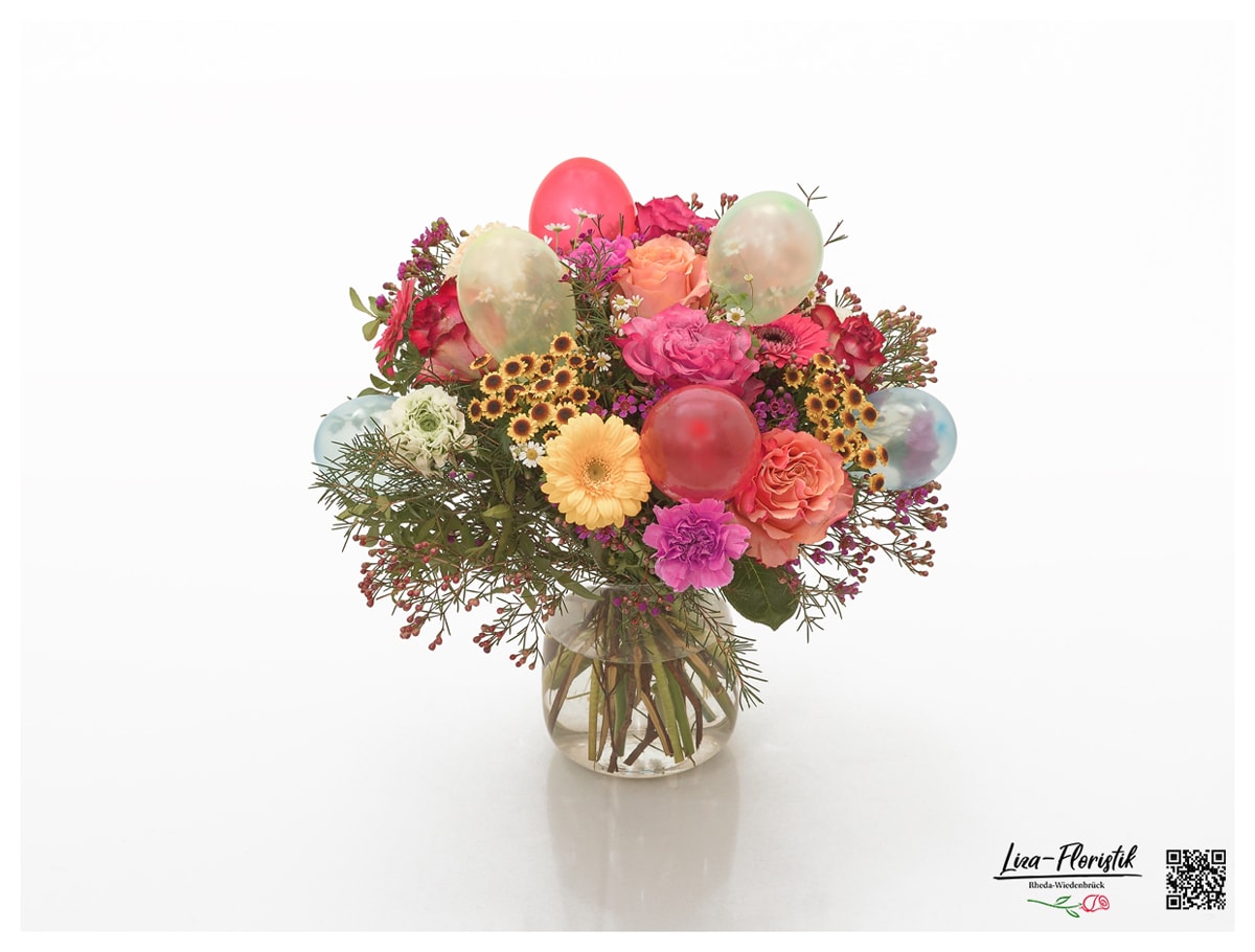 Blumenstrauß mit Rosen, Kamille, Gerbera, Santini, Ranunkeln, Wachsblumen und Ballons