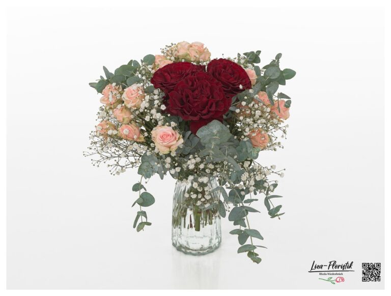 Rote Rosen "Hearts". Polyantharosen, Eukalyptus und Schleierkraut