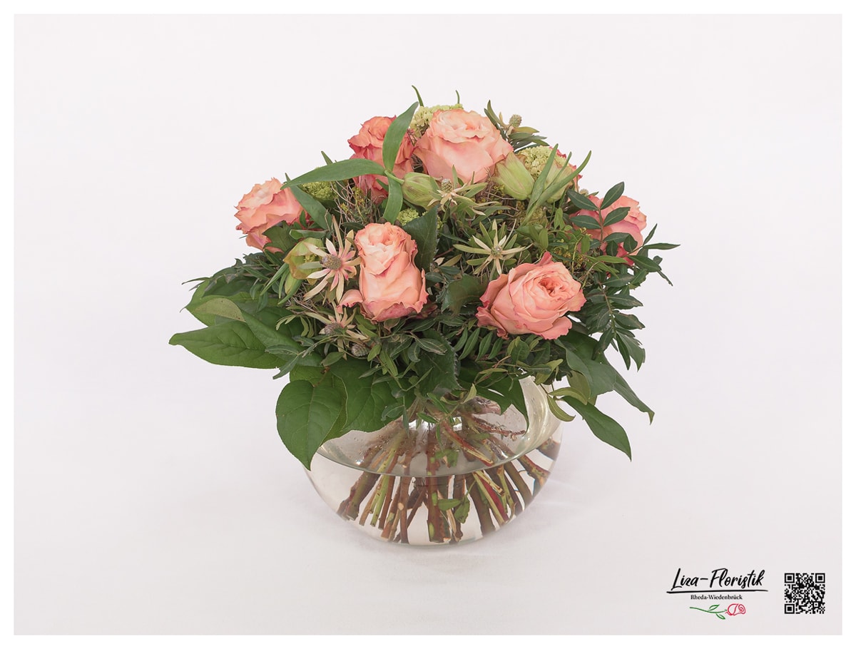 Blumenstrauß mit Rosen, Schneeball, Fritillaria, Leucadendron und Spinosa