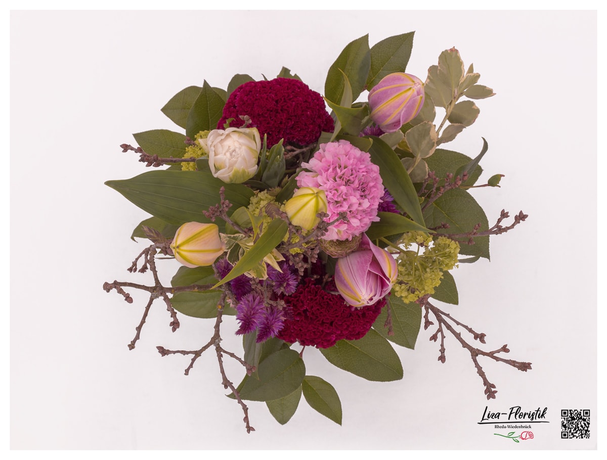 Blumenstrauß mit Lilien, französischen Tulpen, Schneeball, Kirschzweigen, Celosie und  Ranunkeln  - Detail