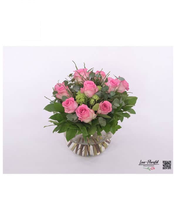 Blumenstrauß mit pinken Rosen, Schneeball, Blaubeere und Eukalyptus