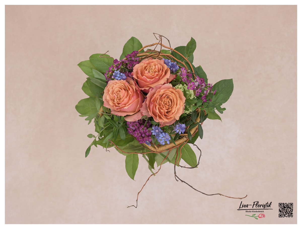 Blumenstrauß mit Hyazinthen, Schneeball, Wachsblumen und Rosen  - Detail -