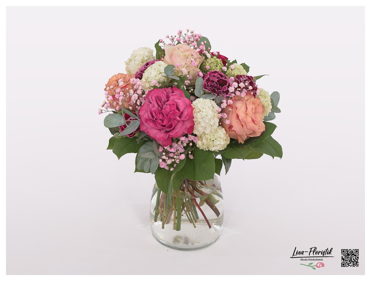 Blumenstrauß mit Rosen, Nelken, rosa Schleierkraut, Eukalyptus und Schneeball