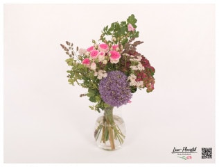 Blumenstrauß mit Polyantharosen, Allium, Hortensie und Schafgarbe