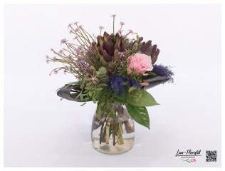 Blumenstrauß mit Black Tie, Artischocken, Rosen, Allium, Pampasgras und Eukalyptus