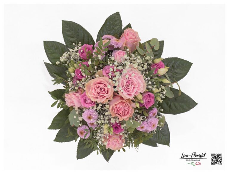 Blumenstrauß mit Santini, Rosen, Schleierkraut, Lisianthus und Eukalyptus - Detail -
