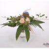 Blumenstrauß mit Artischocken, Rosen, Pampasgras und Efeu