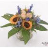 Blumenstrauß mit Rittersporn, Sonnenlumen und Rosen