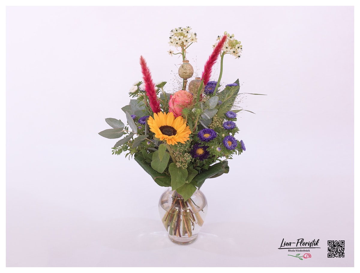 Blumenstrauß mit Astern, Ornithogalum, Rosen,  Sonnenblume, Mohn, Eukalyptus und Pampasgras