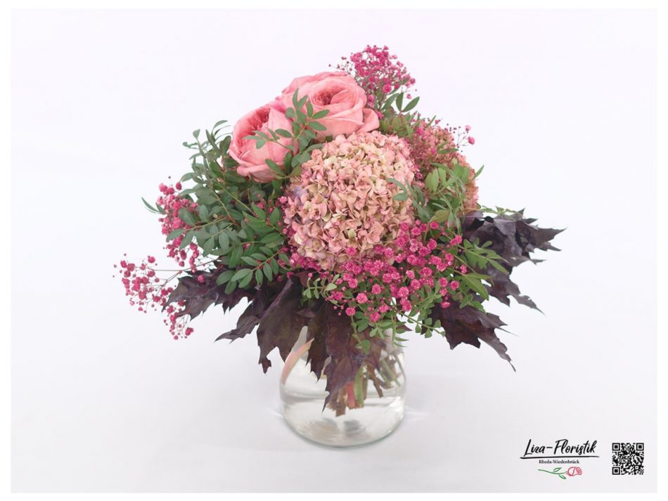 Blumenstrauß mit Ecuador Rosen Pink Expression, französischen Hortensien und rotem Schleierkraut
