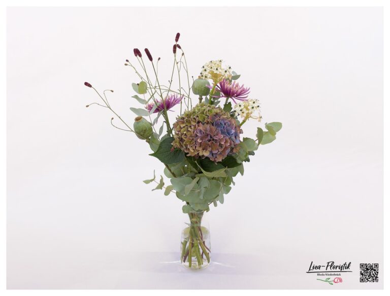 Hortensie, Ornithogalum (Milchstern), Mohn, Eukalyptus und Chrysanthemen