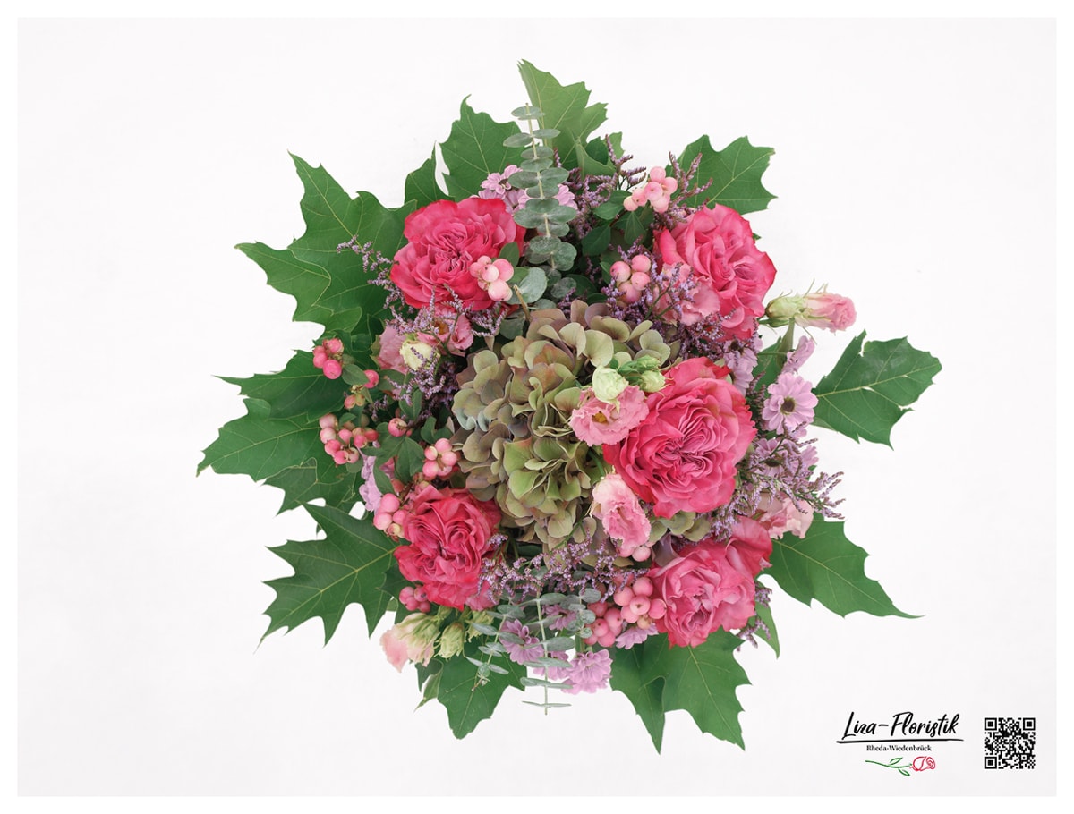 Blumenstrauß mit Lisianthus, Rosen, Hortensie, Eukalyptus, Santini und Schneebeeren (Knallerbsen) - Detail -