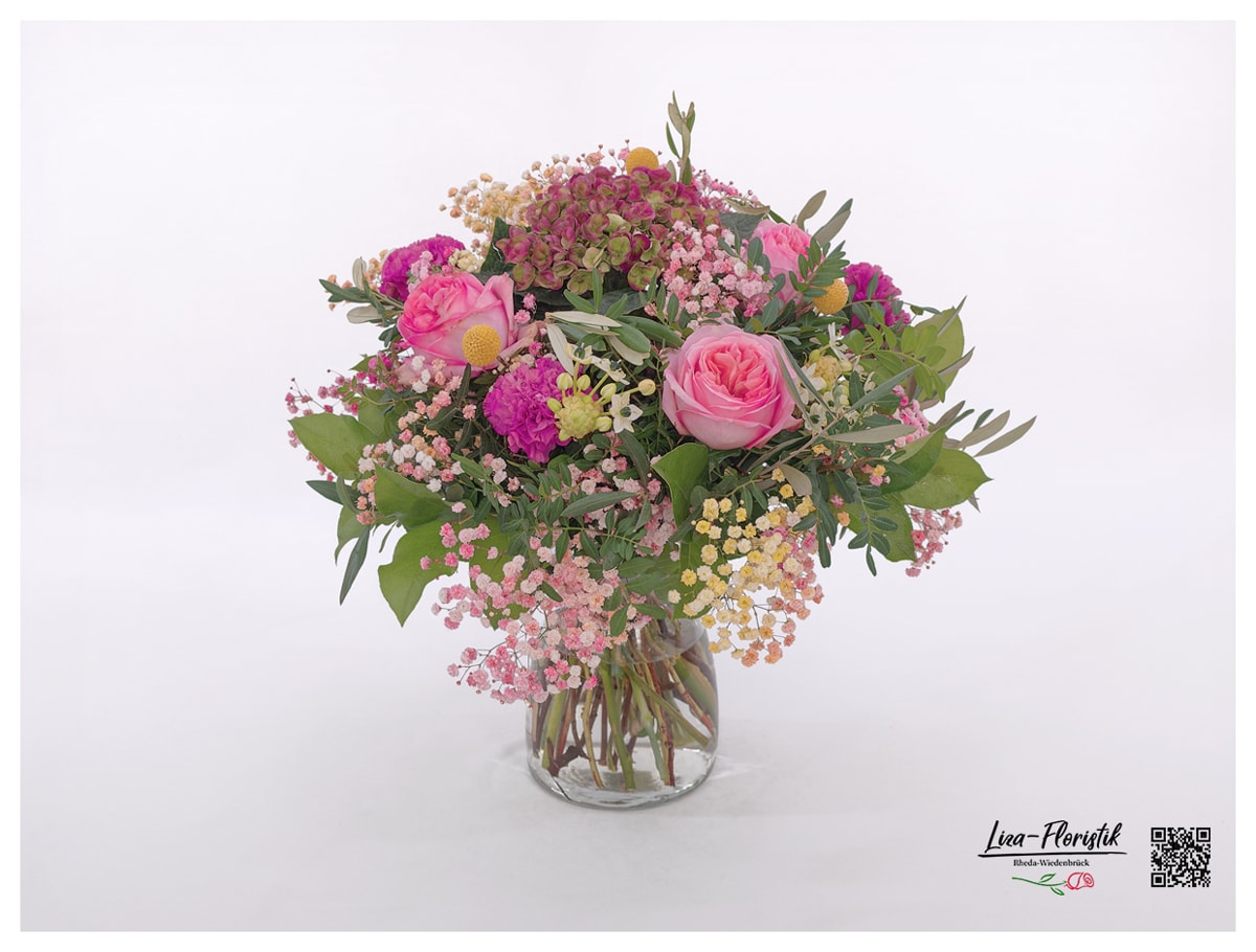 Blumenstrauß mit buntem Schleierkraut, französische Hortensien, Craspedia, Nelken und Ornithogalum