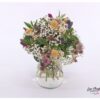 Blumenstrauß mit Craspedia, Kamille, Schleierkraut, Veronica und Astrantie