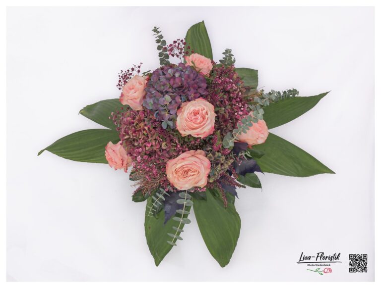 Französische Hortensien, Rosen, Eukalyptus, Schleierkraut und Heide im Detail