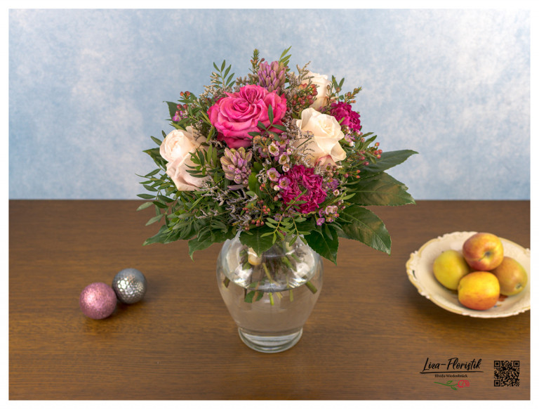 Blumenstrauß mit Hyazinthen, Ranunkeln, Rosen, Statize und Wachsblumen