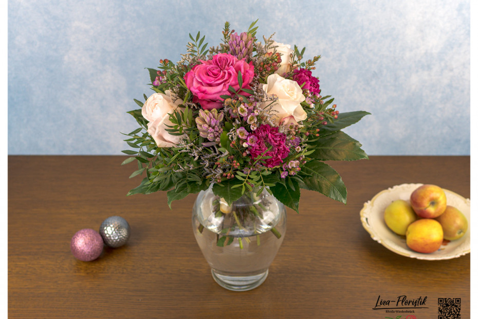 Blumenstrauß mit Hyazinthen, Ranunkeln, Rosen, Statize und Wachsblumen