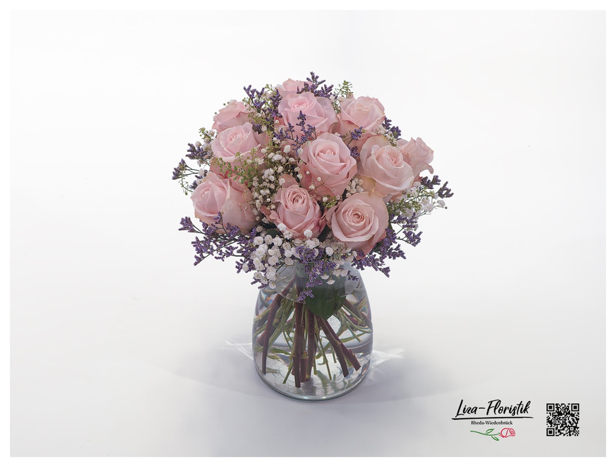 Blumenstrauß mit rosa Rosen, Statize, Thlaspi und Schleierkraut zum Geburtstag
