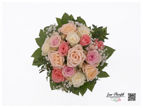 Klassischer Blumenstrauß mit Rosen in Pastellfarben und weißem Schleierkraut - Detail