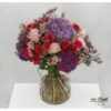 Blumenstrauß mit Hortensien, Rosen, Celosia und Statice.