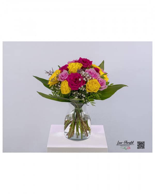Kleiner Blumenstrauß mit Rosen, Gerbera, Nelken, Statice und Alstroemerien – farbenfroh gebunden und liebevoll arrangiert als kompaktes Geschenk für viele Anlässe.