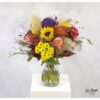 Sommerstrauß mit Hortensien, Sonnenblumen, Rosen, Protea, Pampasgras, Santini, Statize, Rosenbutten, Wiesenknopf und Eichenblättern