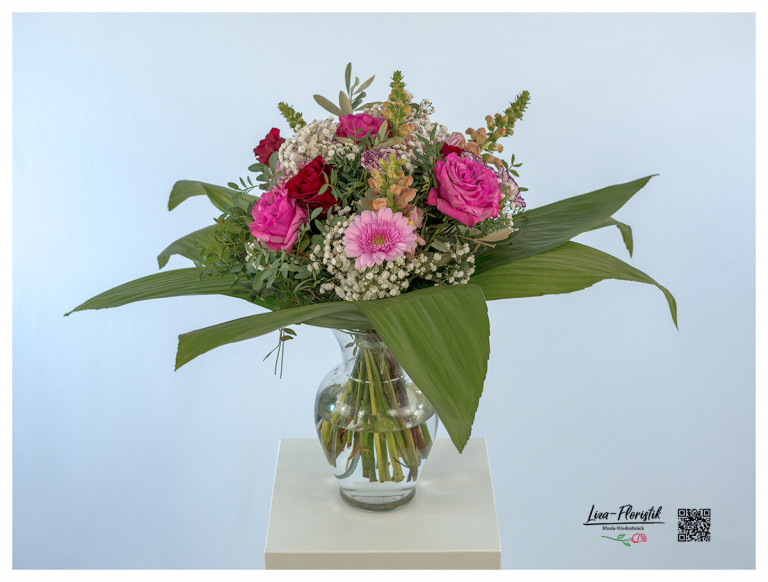 Blumenstrauß mit Gerbera, Rosen, Olive, Schleierkraut und Löwenmäulchen