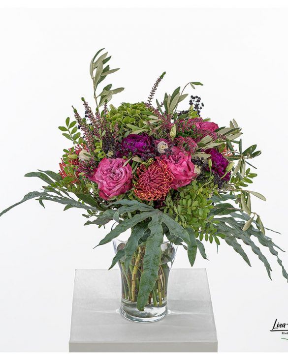 Blumenstrauß mit Heide, Hortensie und Rosen