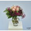 Rote Hortensien, Schleierkraut, Mohn und Rosen