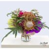 Geburtstag Blumenstrauß in Manschette mit Protea, Rosen, Hortensie, Schleierkraut und Olivenzweigen