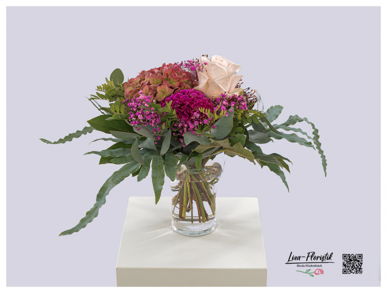 Celosia, Protea, Hortensie, Rosen, Schleierkraut und Eukalyptus