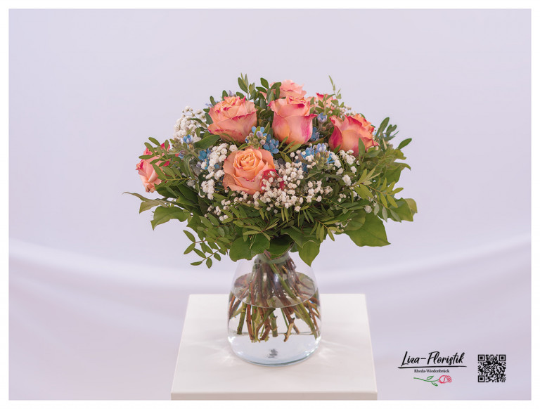 Seidenblumen, Schleierkraut und Rosen