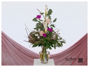 Blumenstrauß mit Calla, Rosen, Nelken und Eukalyptus