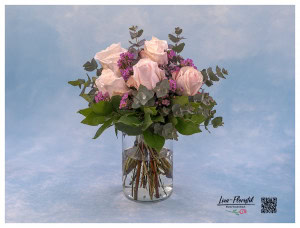 Blumenstrauß zur Geburt mit Ecuador Rose Pomerosa, Chrysanthemen und Eukalyptus