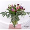 Luftiger Frühlingsstrauß mit Tulpen, Gerbera, Nelken und Clematis