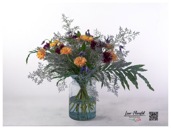 Blumenstrauß mit Strandflieder, Clematis und Gerbera