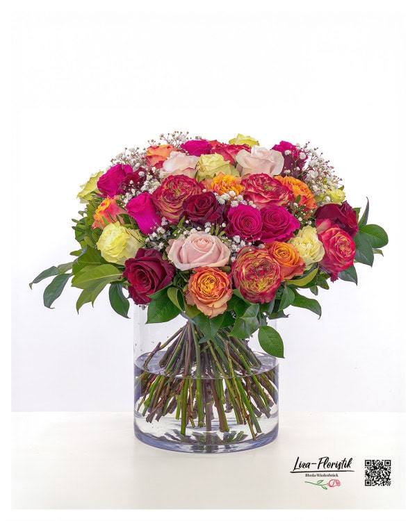 Einzigartiger Blumenstrauß mit bunten Ecuador Rosen und Schleierkraut