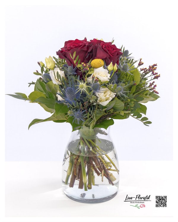 Blumenstrauß mit roten Rosen Explorer, Craspedia, Disteln, Bartnelken, Lisianthus und Statice