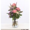 Blumenstrauß mit Statice, Lisianthus, Rosen und Kamille