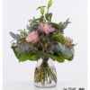 Blumenstrauß mit pinke Lilien, rosa Rosen, lila Strandflieder, Eukalyptus, grüne Bartnelken und Phalaris