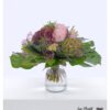 Sanfter Sommerstrauß mit Hortensien, Artischocke, rosa Rosen, rotem Schleierkraut und Lisianthus in Pastell